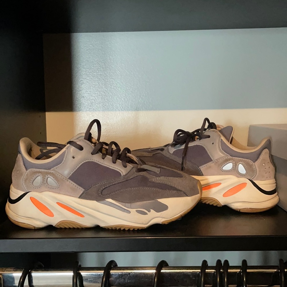 Yeezy boost 700 Magenta